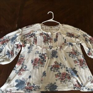 Gimmicks/Buckle Floral Top